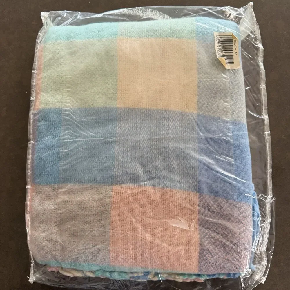 Windsor & Browne Pastel Plaid Acrylic Stadium Throw Baby Blanket USA Chatham